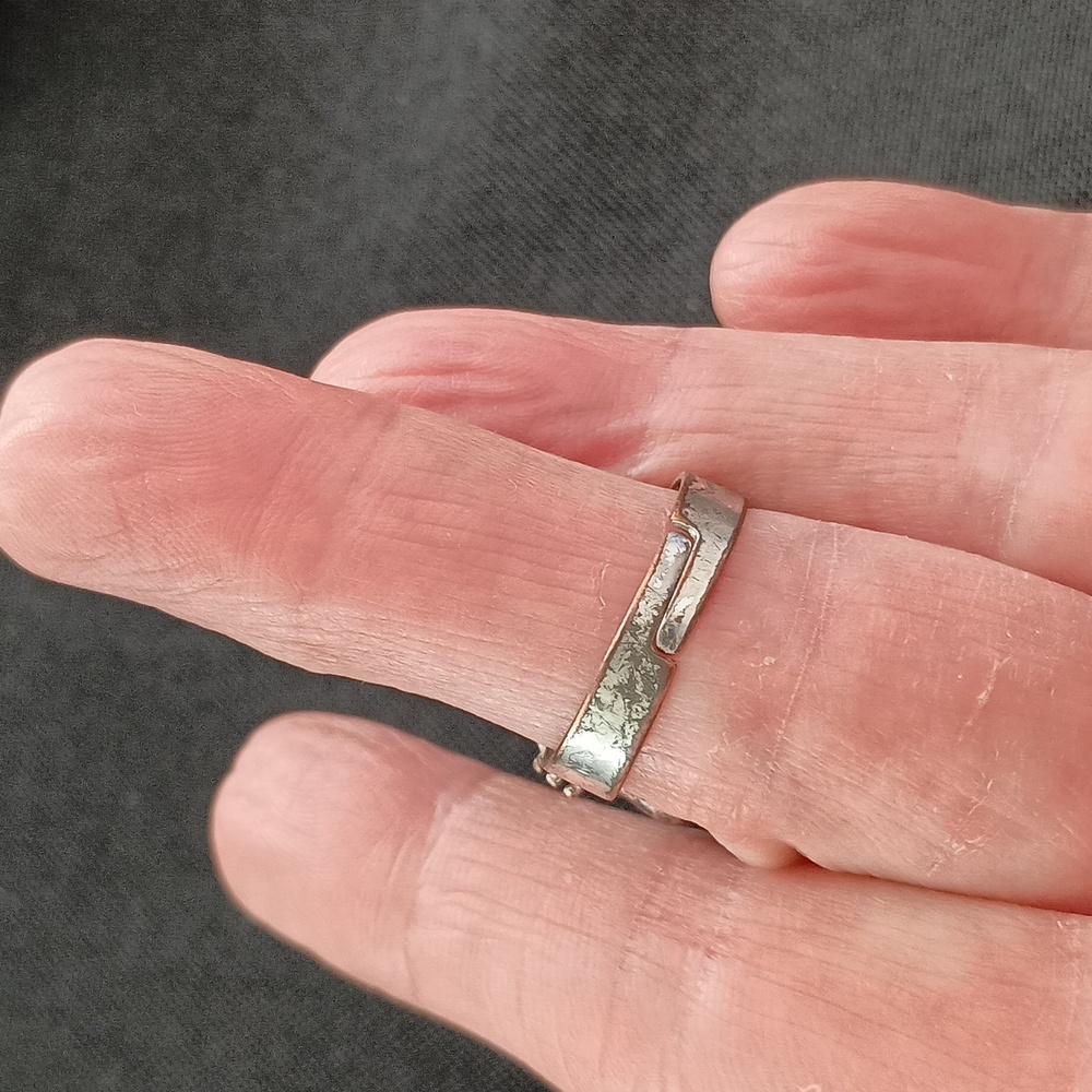 Hello Kitty Ring. Adjustable - Picture 3 of 4